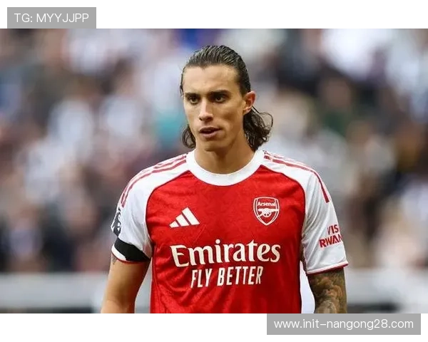 阿森纳两名后卫卡拉菲奥里与莫斯克拉继续因伤缺阵。