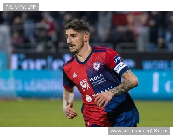 卡利亚里vs维罗纳半场0-0，双方防守谨慎