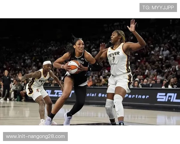 无敌联赛由WNBA球星斯图尔特等人创立，休赛期收入可观