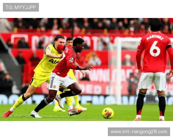 曼联2-0热刺取三连胜,卡里克执教后红魔稳居第四 曼联2-0热刺取三连胜,卡里克执教后红魔稳居第四